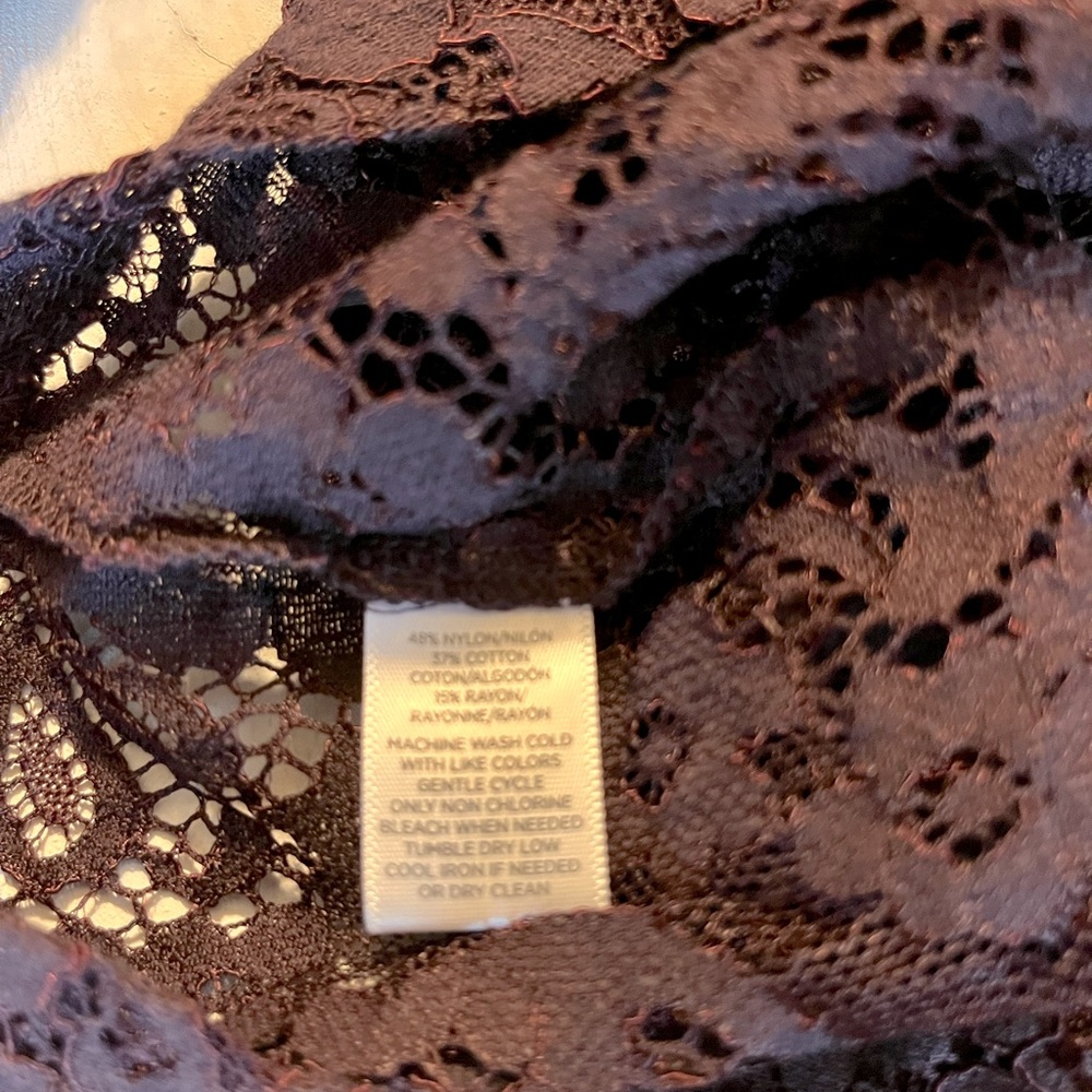 LOFT Burgundy Lace with Black Tie Sleeves Ann Taylor Holiday Christmas Blouse - Picture 3 of 7